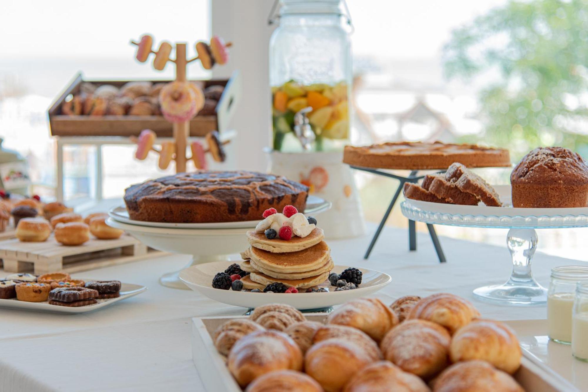 Ambasciatori Hotel - Beach Front -Breakfast Xxl & Brunch Until 12 30Pm Misano Adriatico Exterior photo