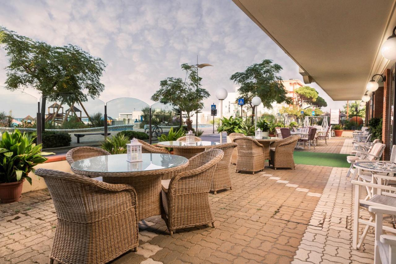Ambasciatori Hotel - Beach Front -Breakfast Xxl & Brunch Until 12 30Pm Misano Adriatico Exterior photo